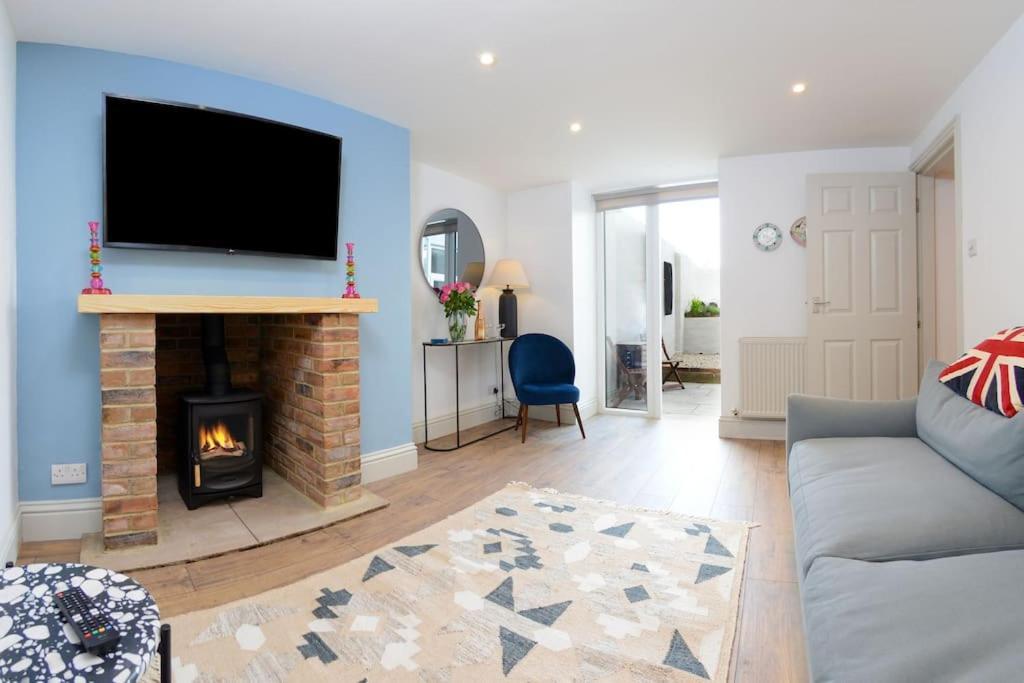 Apartment West With Free Parking Whitby Extérieur photo